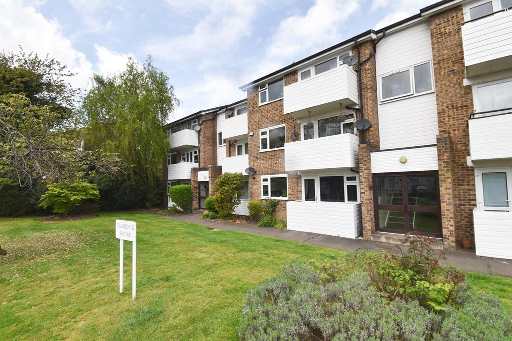 Queens Road, Hersham Village, KT12 2 bed flat £1,495 pcm (£345 pw)