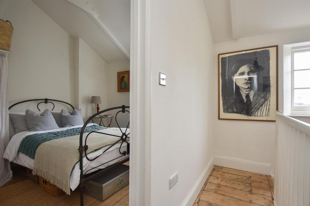 Landing/bedroom
