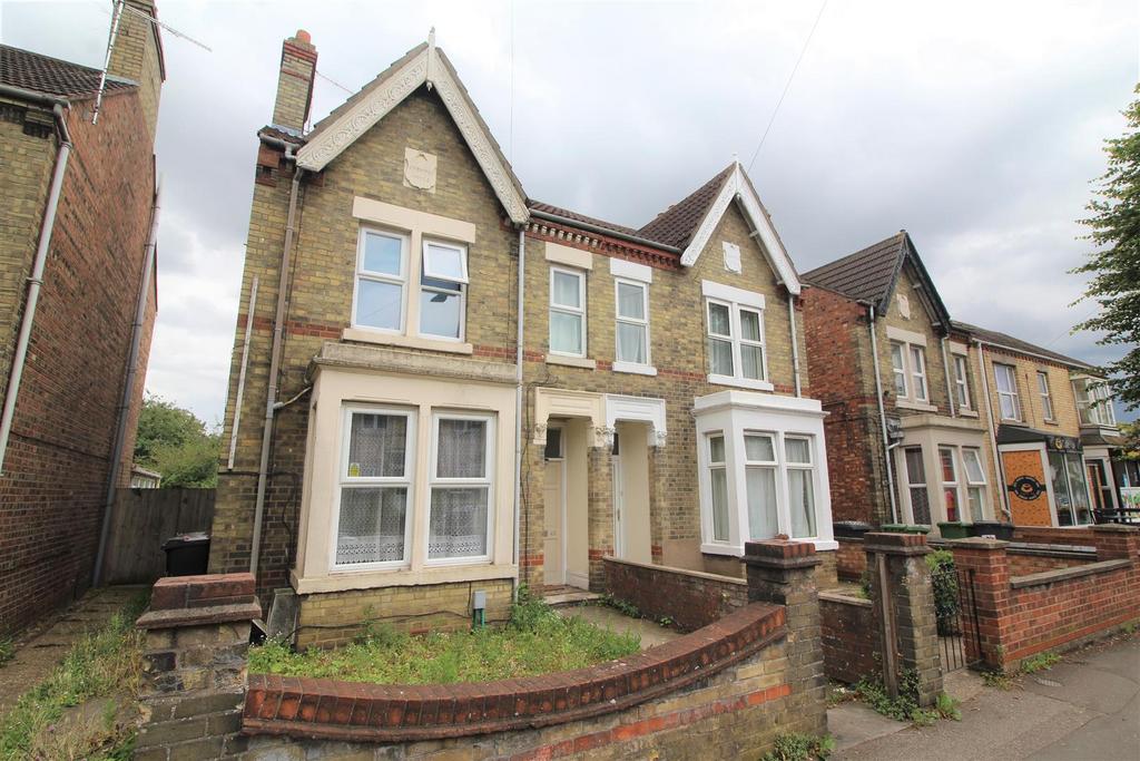 Dogsthorpe Road, Peterborough 3 bed semidetached house for sale £230,000