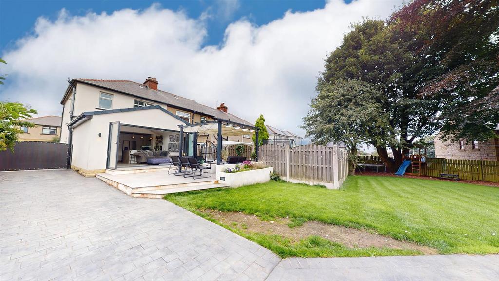 Beacon Grove, Bradford 3 bed end of terrace house for sale £260,000