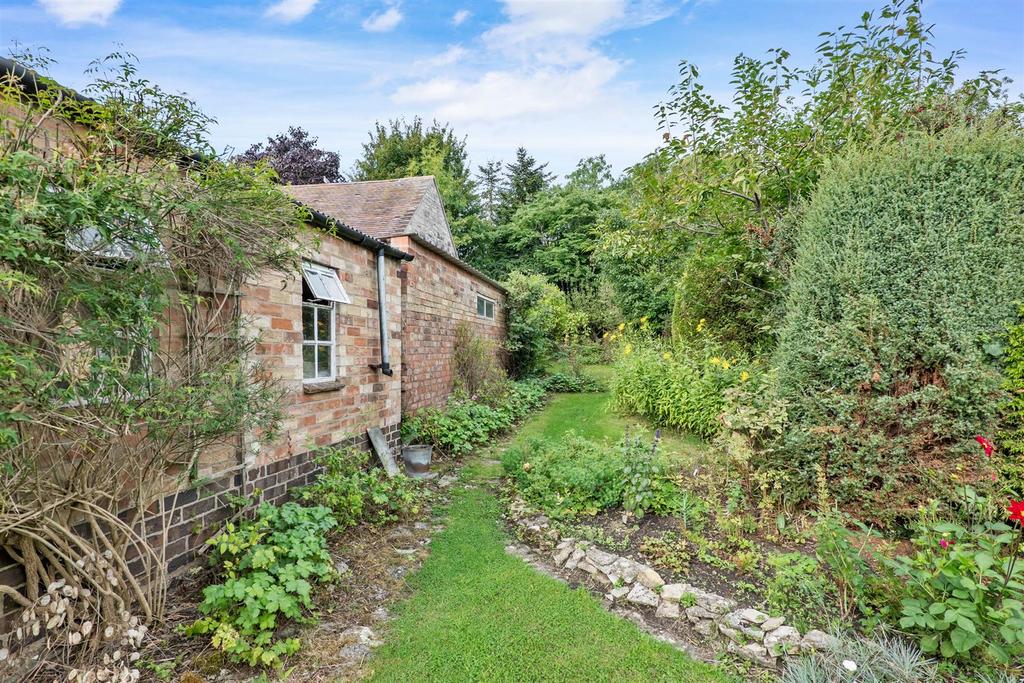 Village Street, Aldington, Evesham 3 bed semidetached house £300,000