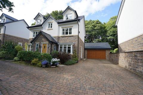 5 bedroom detached house for sale, Yew Tree Court, Smithillls, Bolton