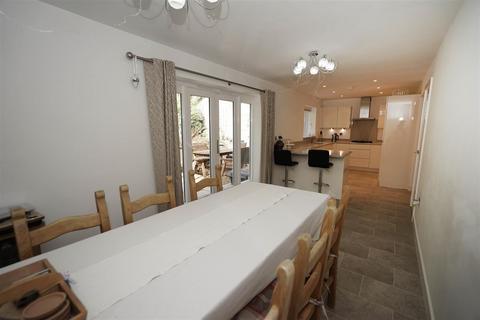 5 bedroom detached house for sale, Yew Tree Court, Smithillls, Bolton