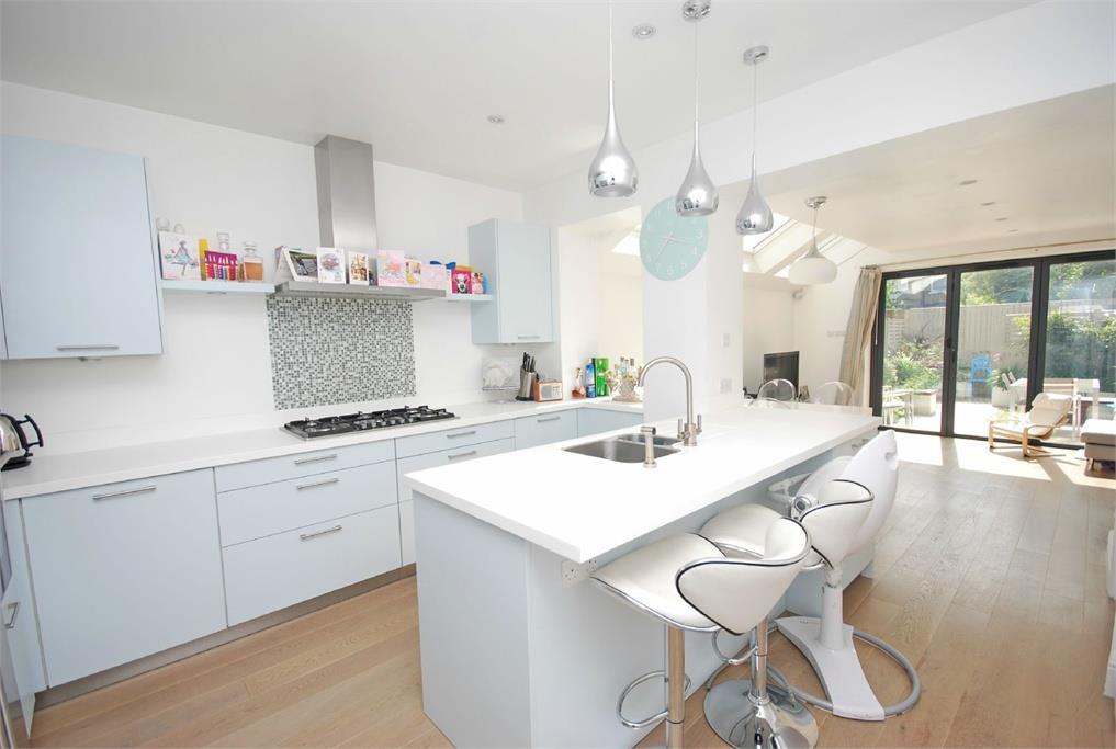 Grove Avenue, Twickenham 5 bed semidetached house £4,250 pcm (£981 pw)