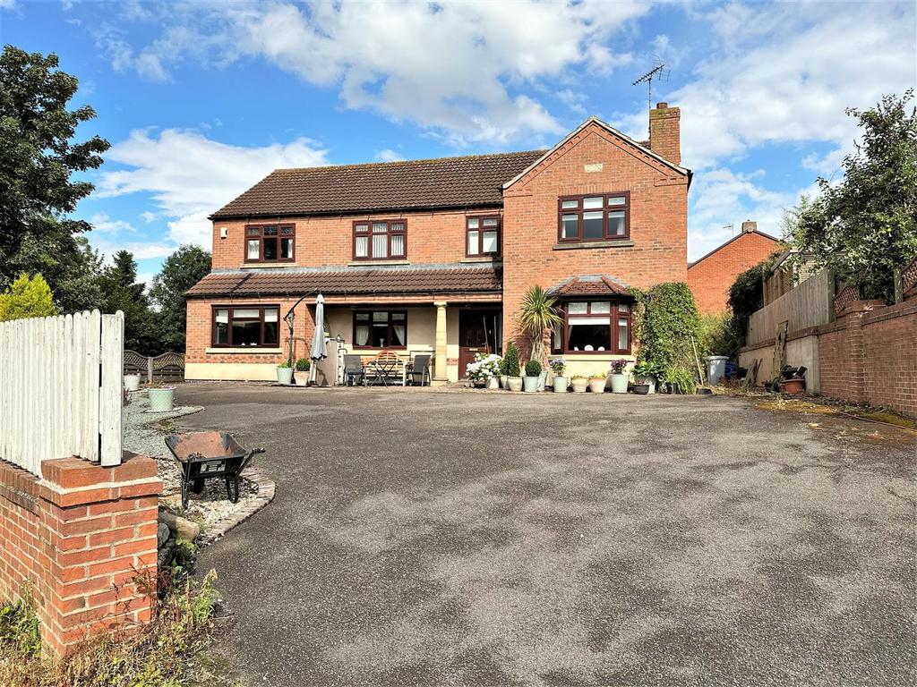 Beacon Hill Road, Newark 5 bed detached house for sale £375,000