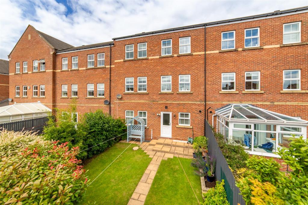 Featherstone Grove, Great Park... 5 bed terraced house £425,000