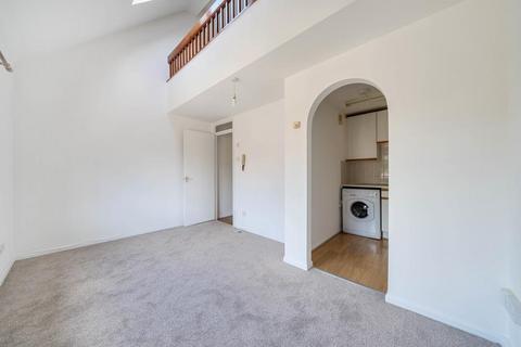 1 bedroom flat for sale, Woking,  Surrey,  GU22