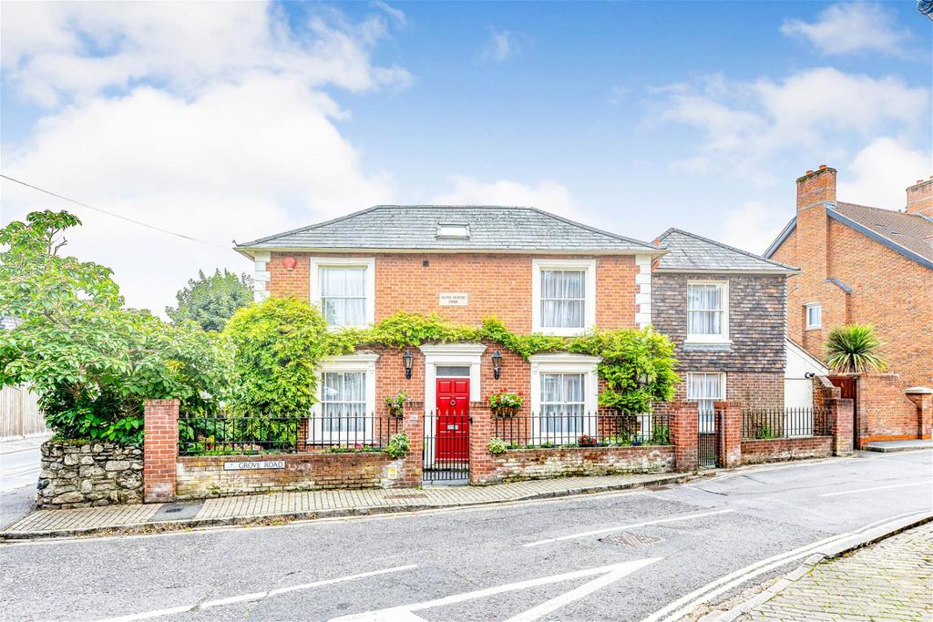 Grove Road, Lymington SO41 4 bed detached house £1,600,000