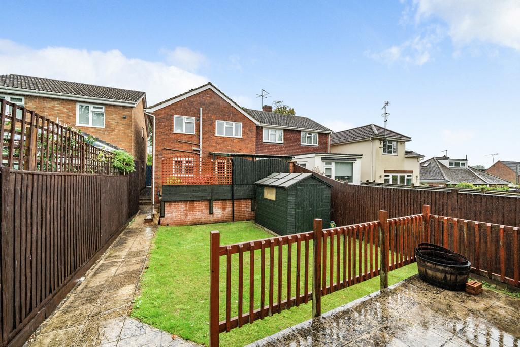 Upper Hale Road, Farnham, GU9 3 bed semidetached house for sale £475,000