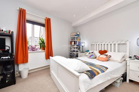 1 bedroom apartment for sale, Victoria Road, Horley, Surrey