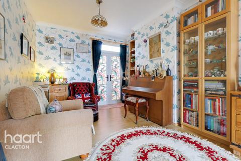 46 Beach Road, Clacton-on-sea, CO15 1UE