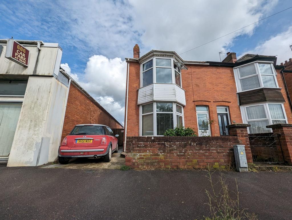 Dorchester Road, Weymouth 3 bed semidetached house £325,000
