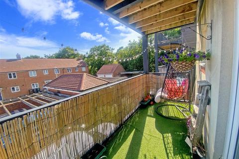 34 Broadview Close, Kingsnorth, Ashford, TN25 7AQ