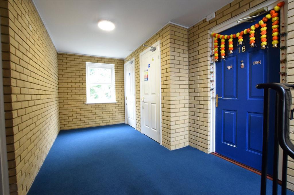 Norfolk Court, Norwich Crescent, Chadwell Heath, Romford, RM6 2 bed