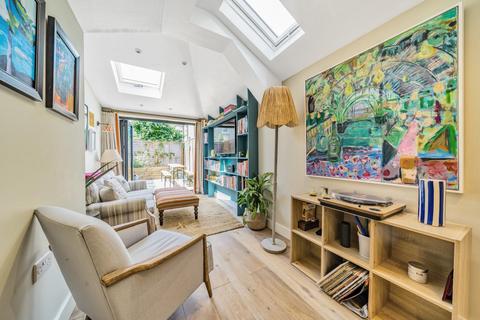 6 Fairlight Road, London, SW17 0JD