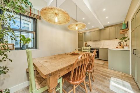 6 Fairlight Road, London, SW17 0JD