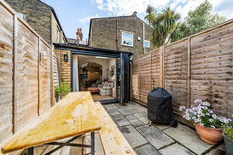 6 Fairlight Road, London, SW17 0JD