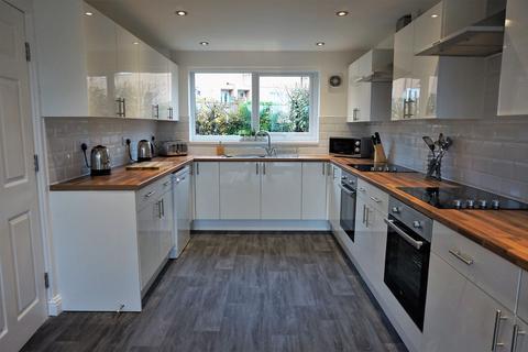 1 bedroom townhouse to rent, Holmsley Walk, Oulton