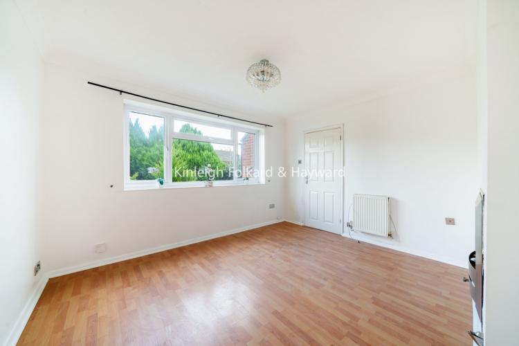 Walsingham Road, BR5 3 bed house £1,900 pcm (£438 pw)