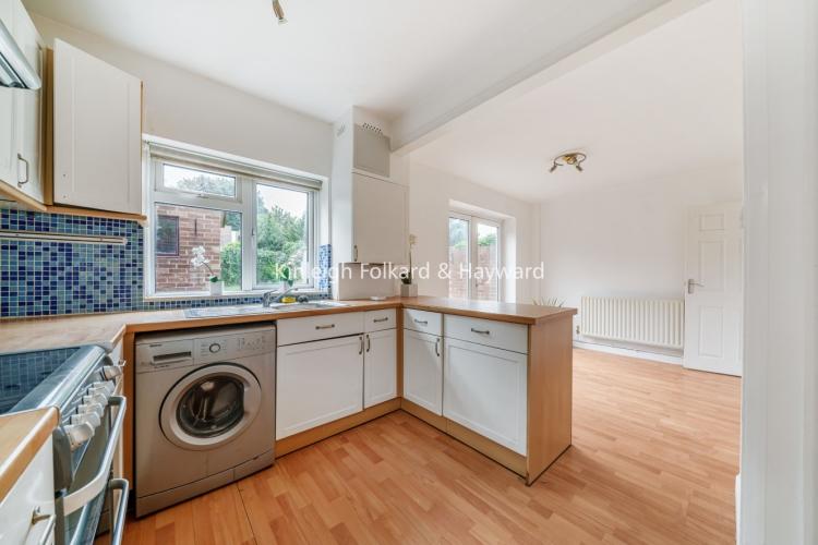 Walsingham Road, BR5 3 bed house £1,900 pcm (£438 pw)