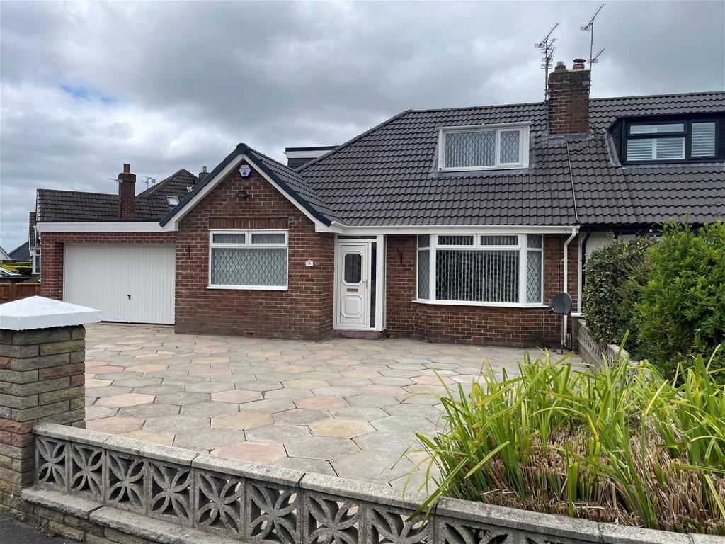 The Serpentine, Aughton, Lancashire 4 bed semidetached bungalow £