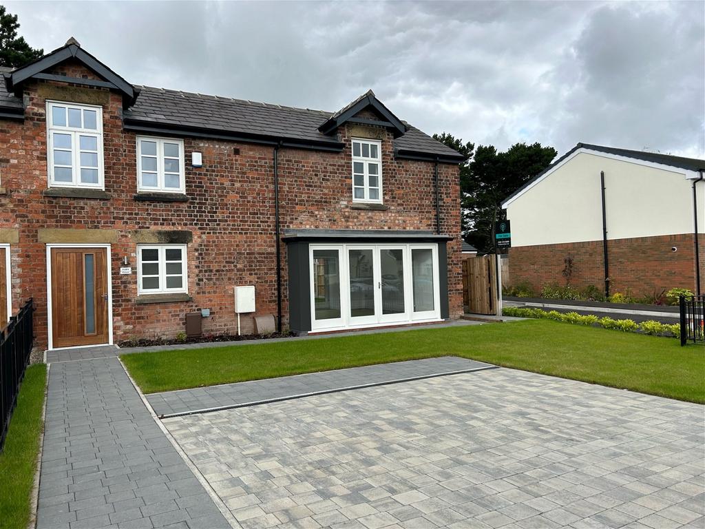 Toby Barn, Edge Close, Burscough, Lancashire 3 bed terraced house for