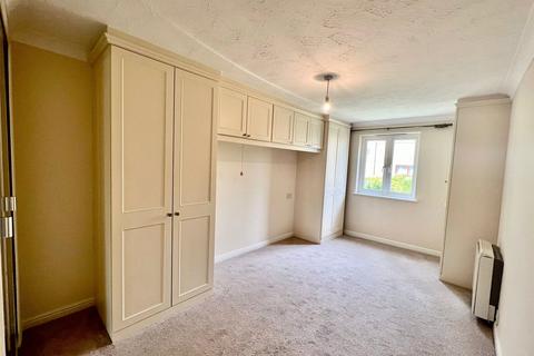 2 bedroom flat to rent, Springs Lane, Ilkley, West Yorkshire, LS29