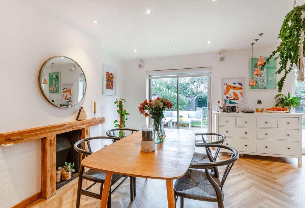 Graham Close, Brentwood, Essex 3 bed semidetached house for sale £