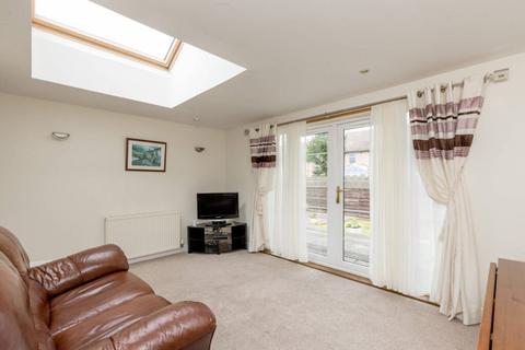 33 Dochart Drive, Edinburgh, EH4 7LD