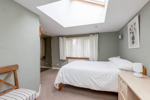33 Dochart Drive, Edinburgh, EH4 7LD