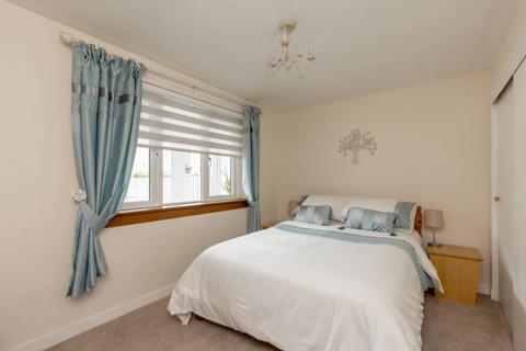 33 Dochart Drive, Edinburgh, EH4 7LD