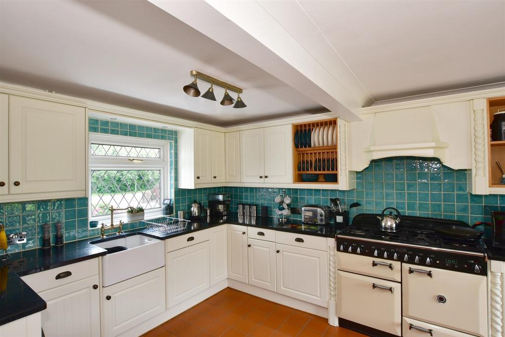 Pondtail Drive, Horsham, West Sussex 4 bed detached house for sale £