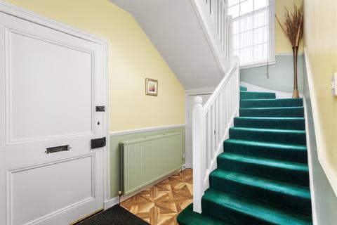 2 Duddingston Road, Edinburgh, EH15 1NE