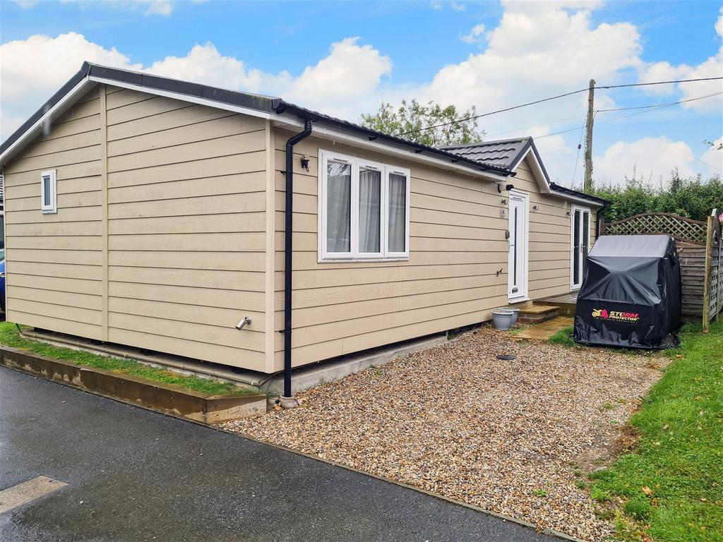 Golden Cross, East Sussex 2 bed park home for sale £230,000