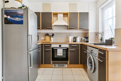 1 bedroom flat to rent, Sutherland Grove, London