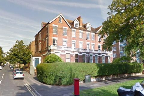 3 bedroom apartment for sale - Earls Avenue, Folkestone, Kent, CT20