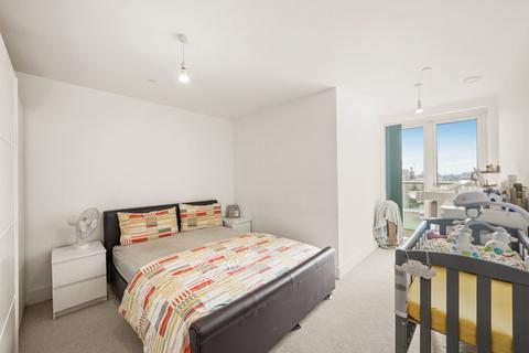 3 bedroom flat to rent, Duckman Tower, 3 Lincoln Plaza, London