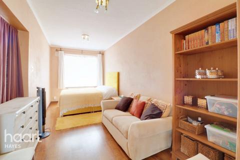 12 Fern Lane, Hounslow, TW5 0HL