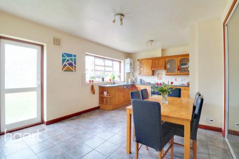 12 Fern Lane, Hounslow, TW5 0HL
