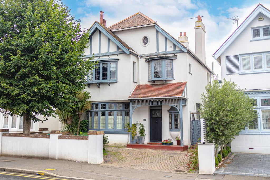 Leigh Road, Leighonsea, SS9 4 bed detached house for sale £1,000,000