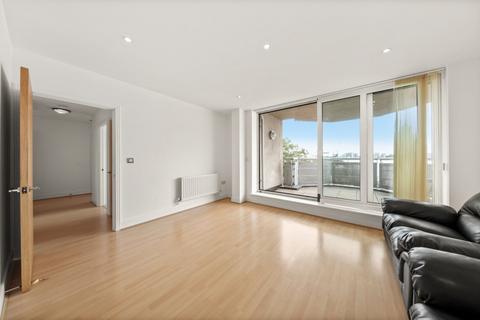3 bedroom flat to rent, Wards Wharf Approach, London