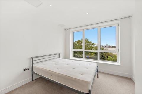 3 bedroom flat to rent, Wards Wharf Approach, London