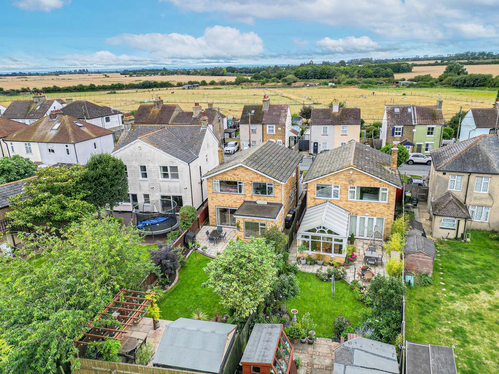 Little Wakering Road, Shoeburyness, SS3 3 bed detached house for sale