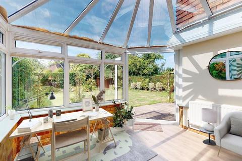 15 Oatlands Close, Weybridge, KT13 9EE