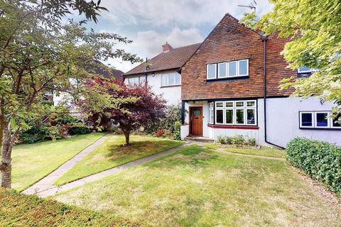 15 Oatlands Close, Weybridge, KT13 9EE