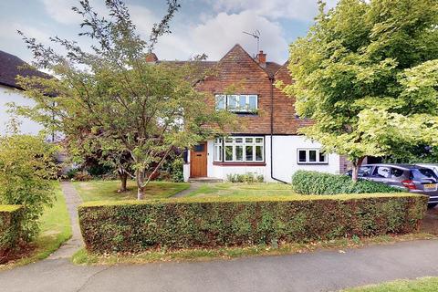 15 Oatlands Close, Weybridge, KT13 9EE