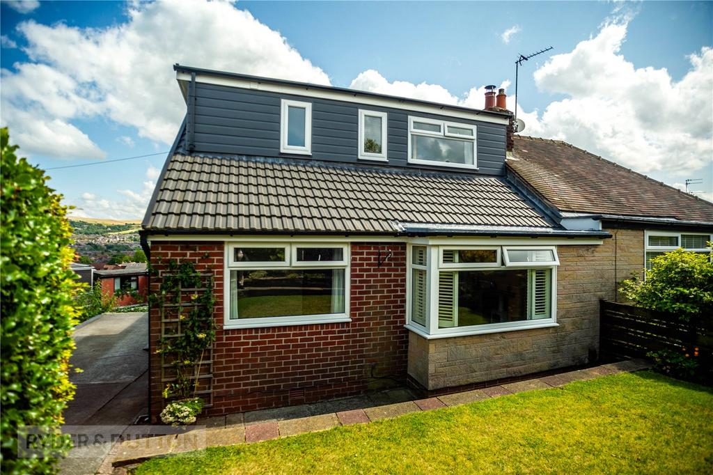 Cheviots Road, High Crompton, Shaw, Oldham, OL2 3 bed bungalow for sale