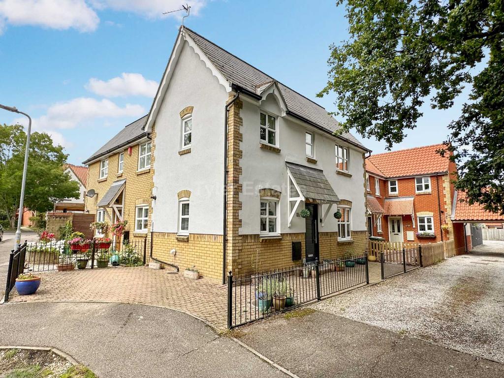 Bramble Tye, Basildon SS15 2 bed end of terrace house for sale £345,000
