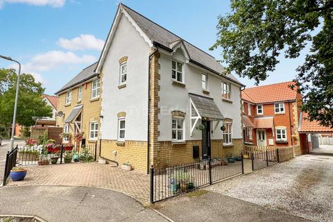 72 Bramble Tye, Laindon, Basildon, SS15 5GS