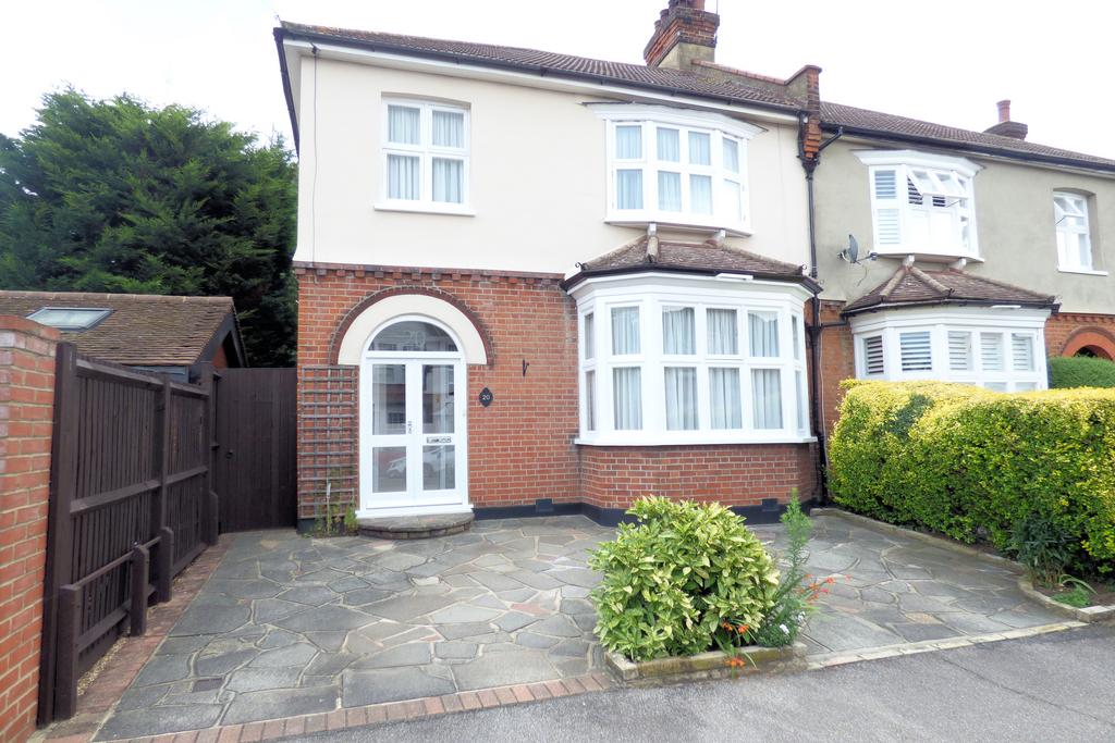 Gaynes Road, Upminster RM14 4 bed semidetached house for sale £800,000